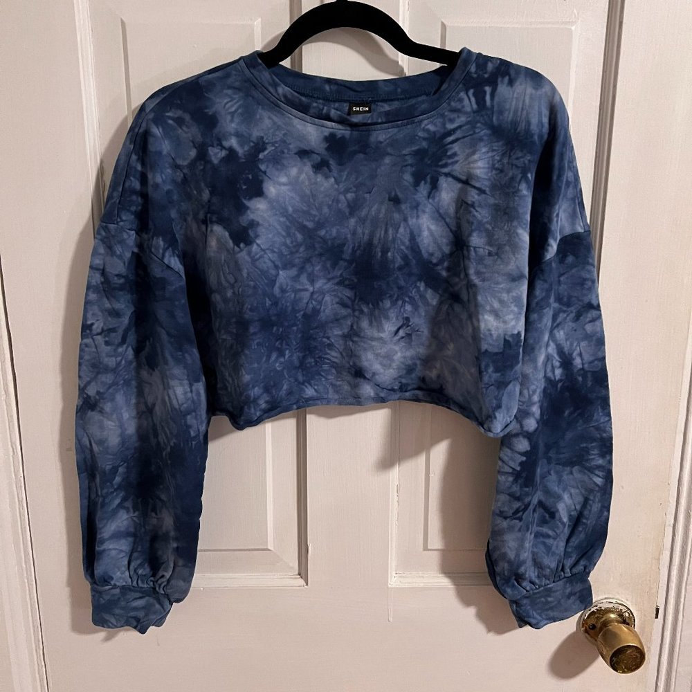 Long sleeve blue tie dye crop top